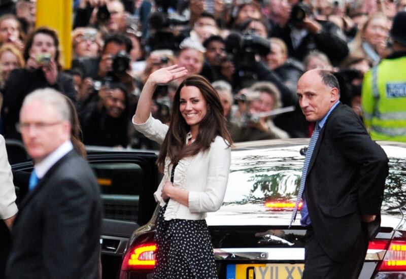 articles/2011/04/28/and-we-re-off/kate-waving_u5jkbl