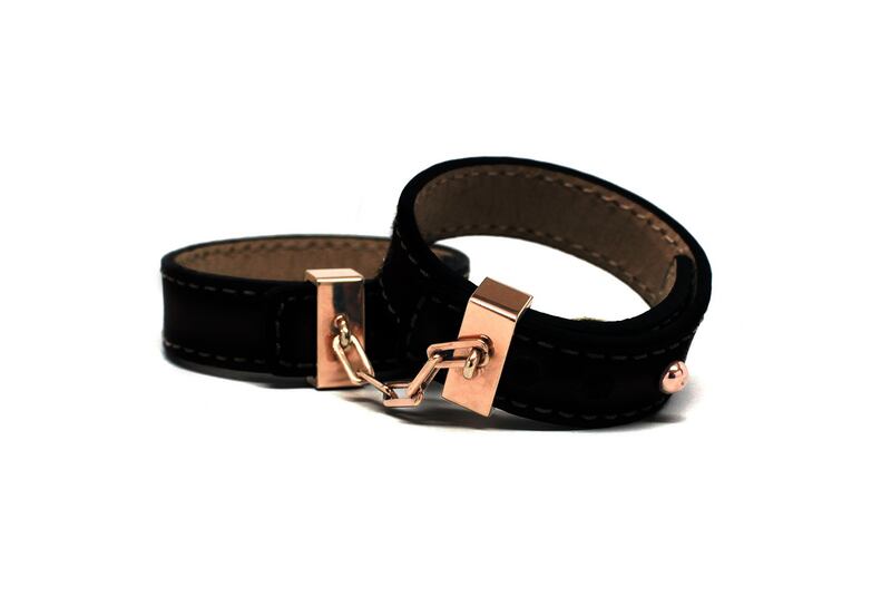 galleries/2012/12/06/2012-gift-guide-the-closet-fifty-shades-fan/guide-handcuff2560_kgpotg
