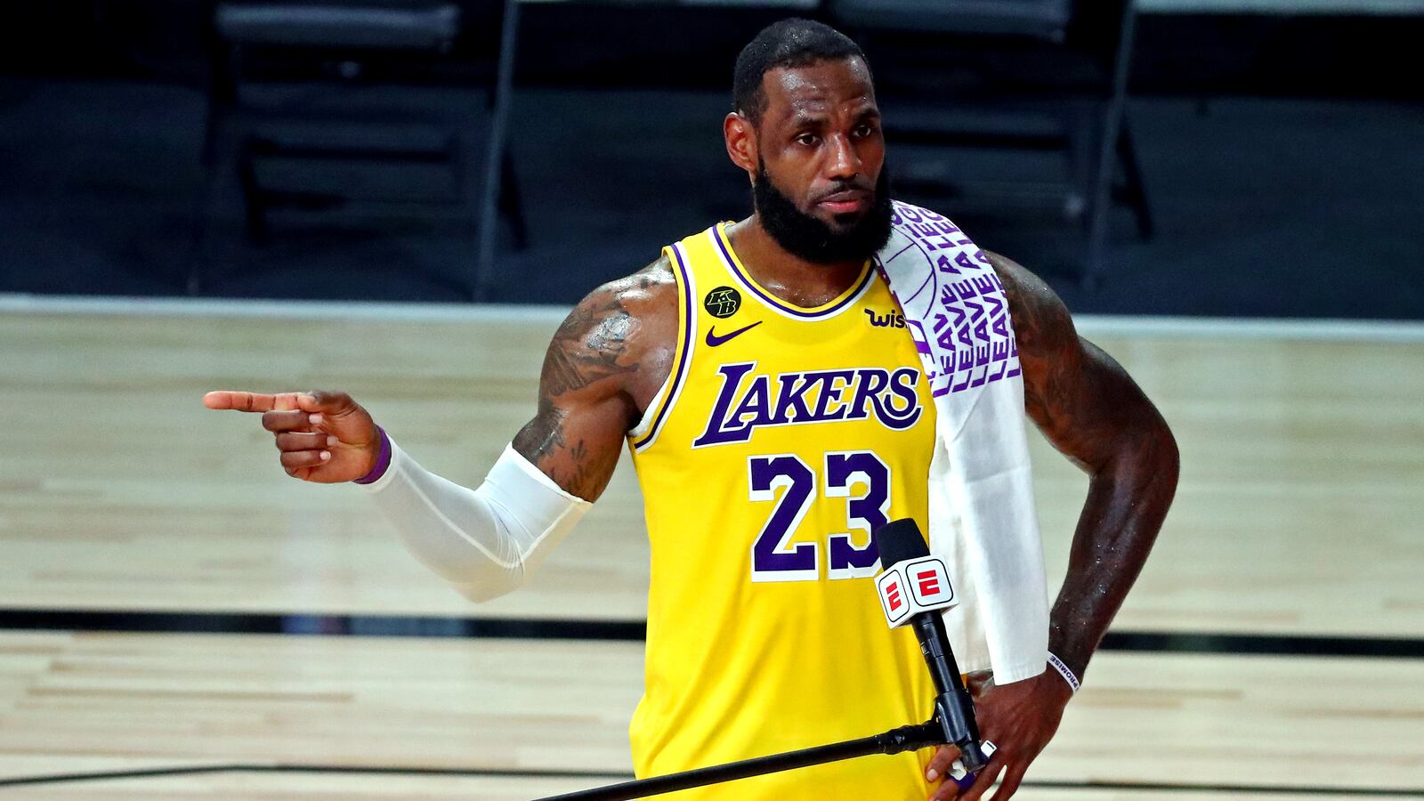 2020-10-07T034337Z_579421677_NOCID_RTRMADP_3_NBA-FINALS-LOS-ANGELES-LAKERS-AT-MIAMI-HEAT_tjp9ip