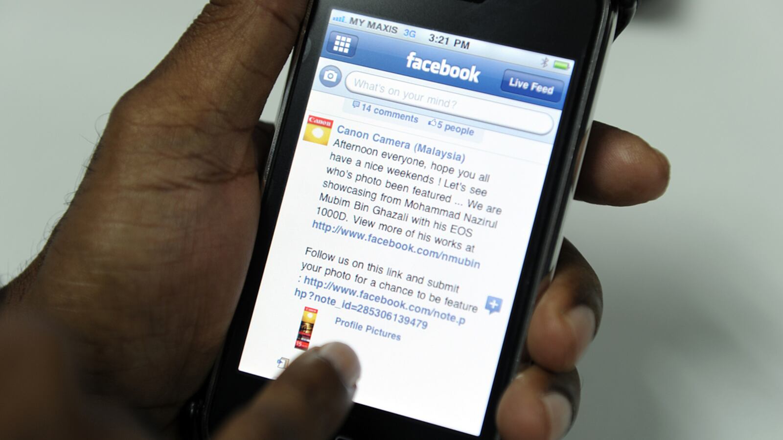 articles/2011/11/22/are-the-rumors-about-a-facebook-phone-true-and-will-it-live-up-to-its-competitors/facebook-phone-lyons_kuio6i