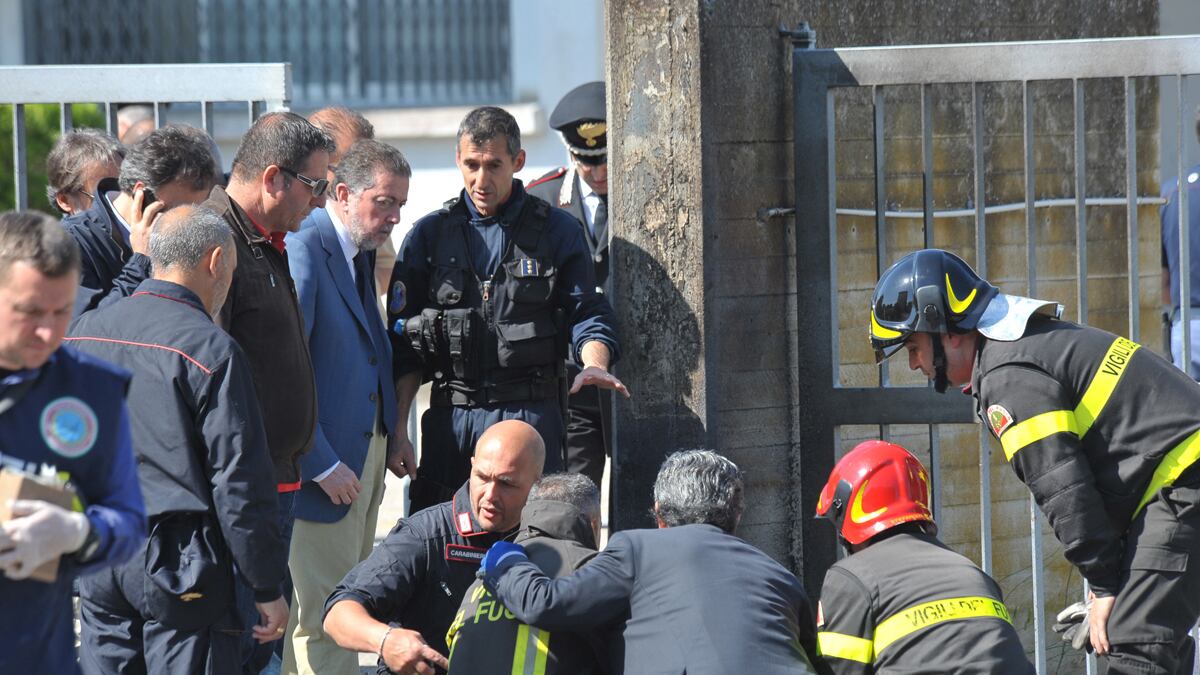 cheats/2012/05/20/suspects-id-ed-in-italian-bombing/italy-school-bombing-suspects-identified-cheat_licmxb