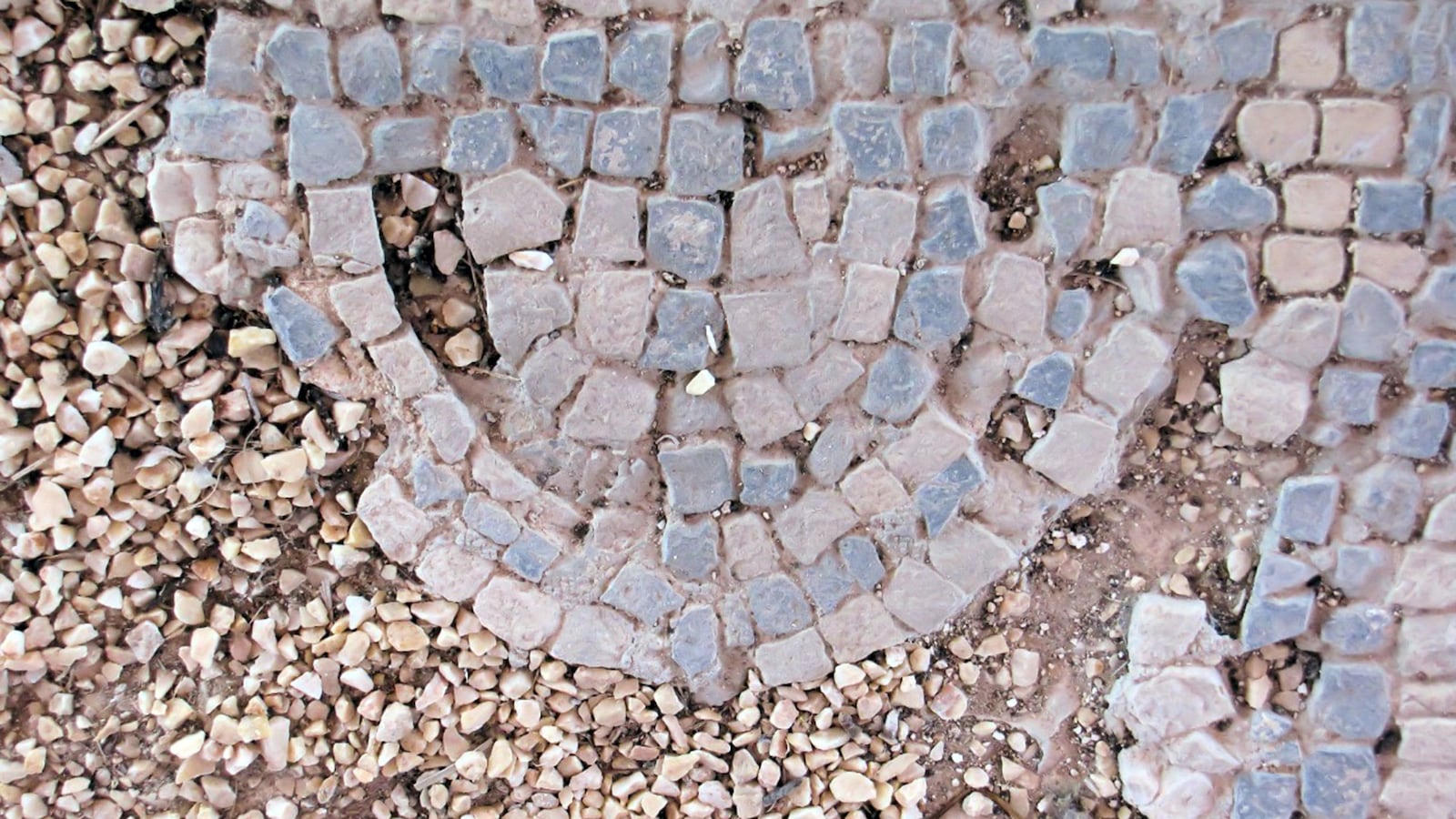 20041-Candida-Spanish-Synagogue-tease_rt6sze