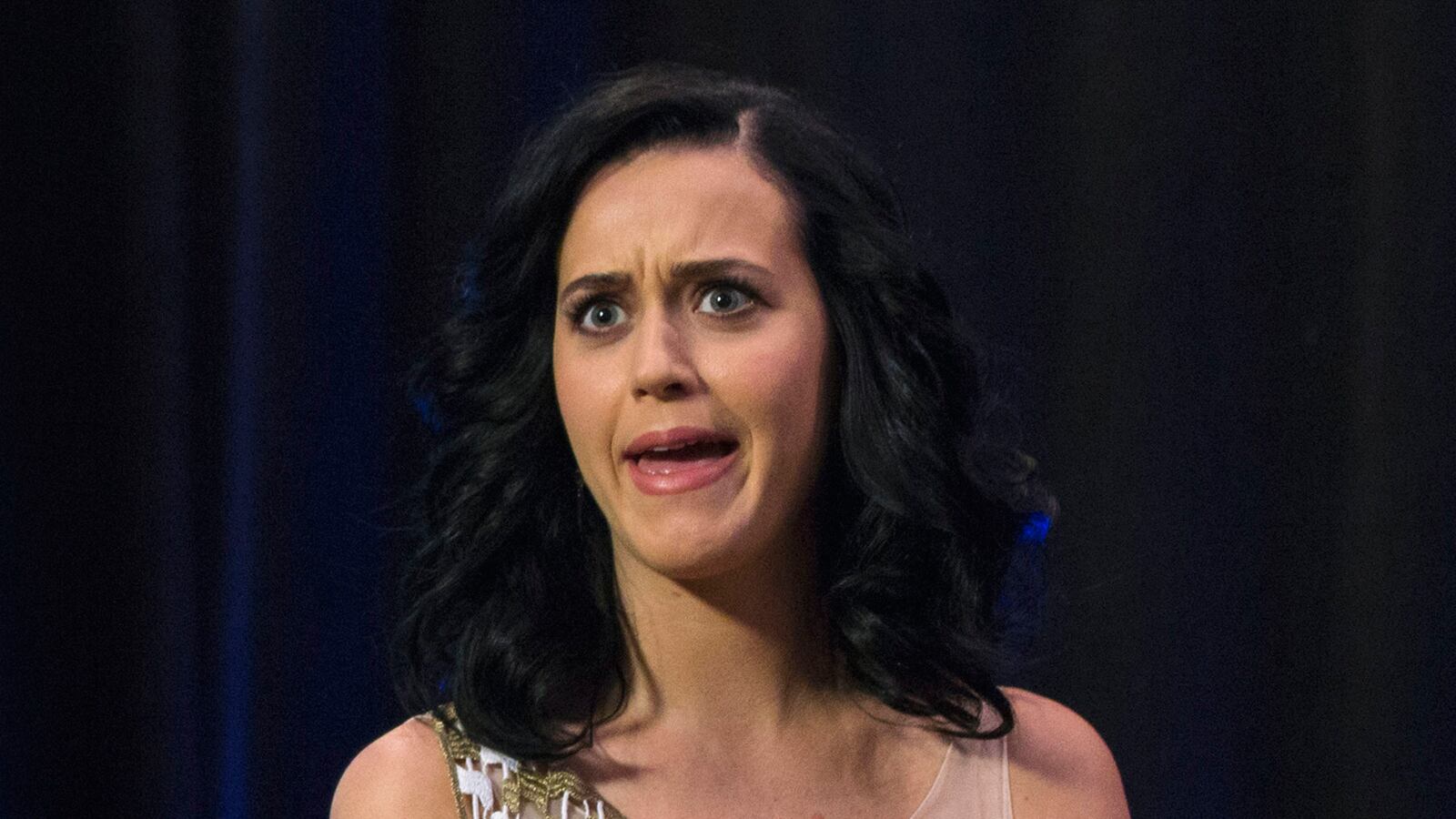 cheats/2014/07/16/man-arrested-at-kennedy-compound/140716-katy-perry-cheat_naf17y