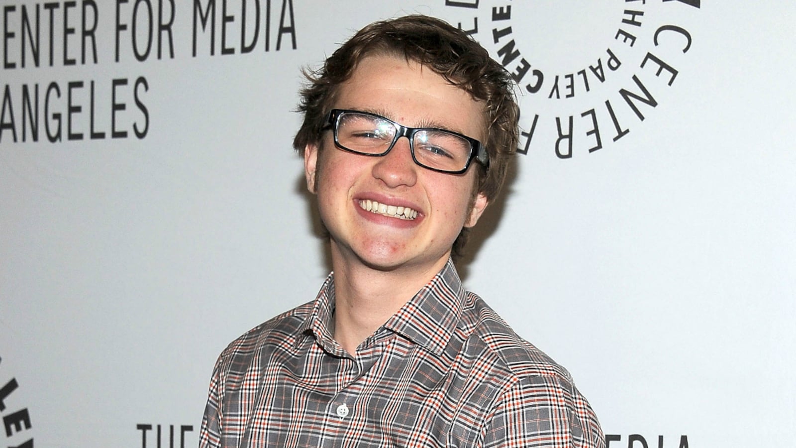 cheats/2012/11/27/angus-t-jones-apologizes-for-comments/angus-jones-backtracks-cheat_s7t2hr