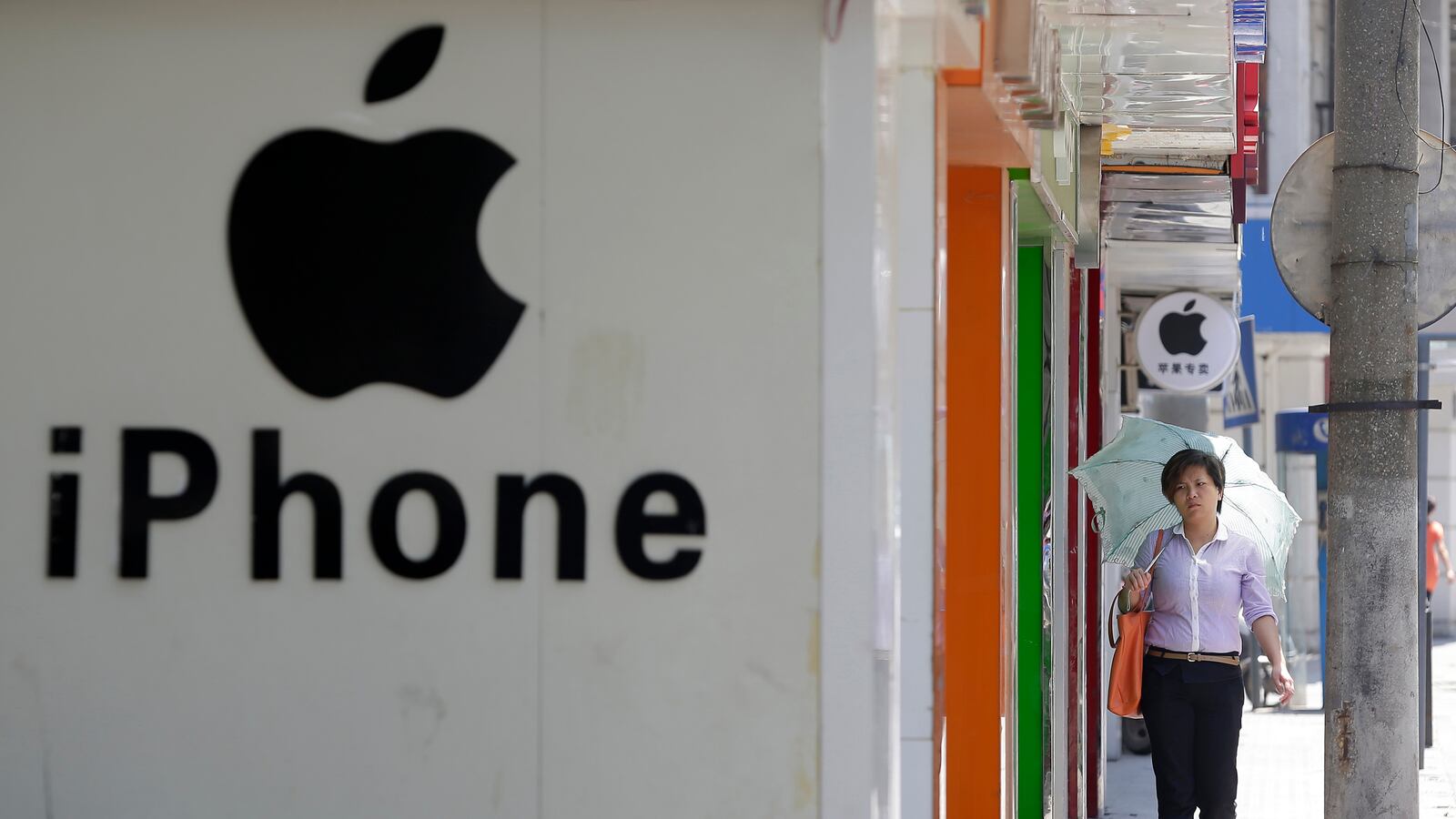 cheats/2014/08/07/china-bans-apple-products/140807-china-apple-cheat_scpcxx