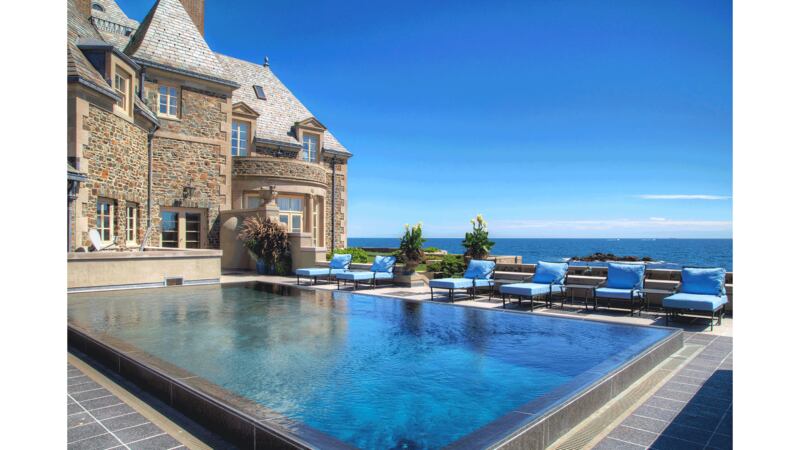 171104-mcnearney-omg-i-want-this-house-03_vw1mqh