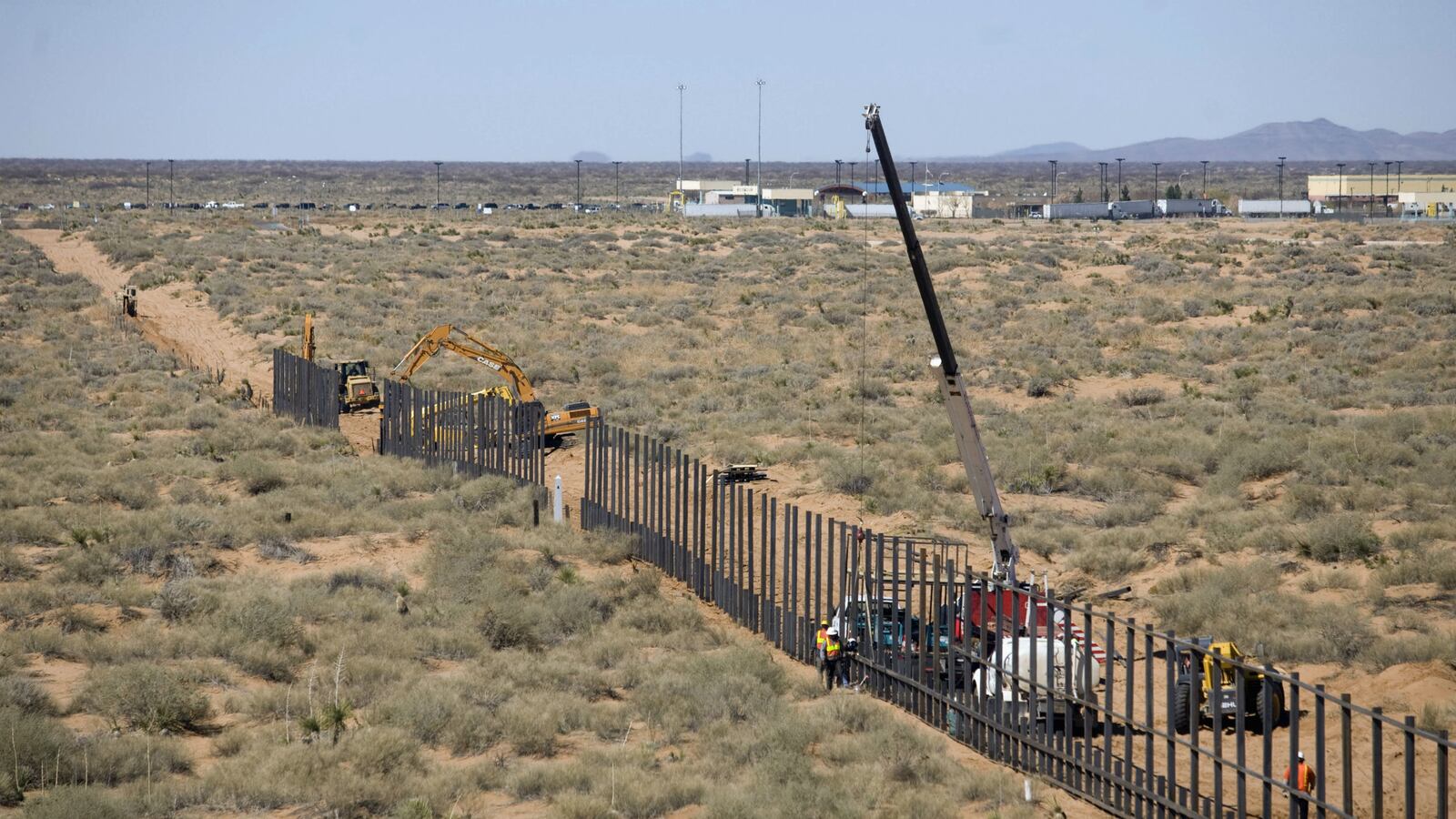 cheats/2015/11/19/more-mexicans-leaving-u-s-than-coming/151119-border-cheat_jtv3v5