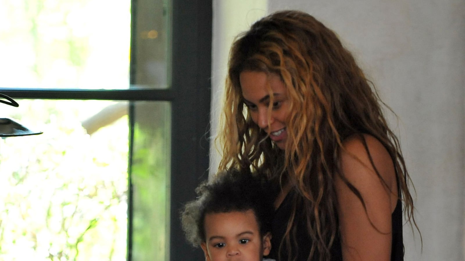 articles/2013/05/01/the-internet-s-unfair-attack-on-beyonce-s-baby-blue-ivy/130501-beyonce-baby-box_bi52ol