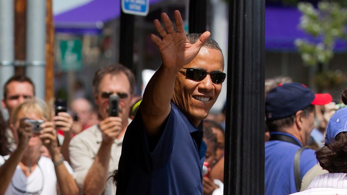 cheats/2011/08/20/obama-buries-himself-in-books/obama-book-store-cheat_pbuxxj