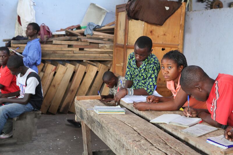 galleries/2014/06/06/victims-no-more-congo-s-badass-women-mechanics-photos/140605-congo-mechanics8_dkxhdn