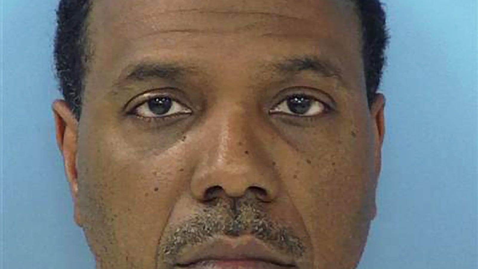 cheats/2012/06/09/televangelist-creflo-dollar-arrested/dollar-pastor-arrest-cheat_lld2aq