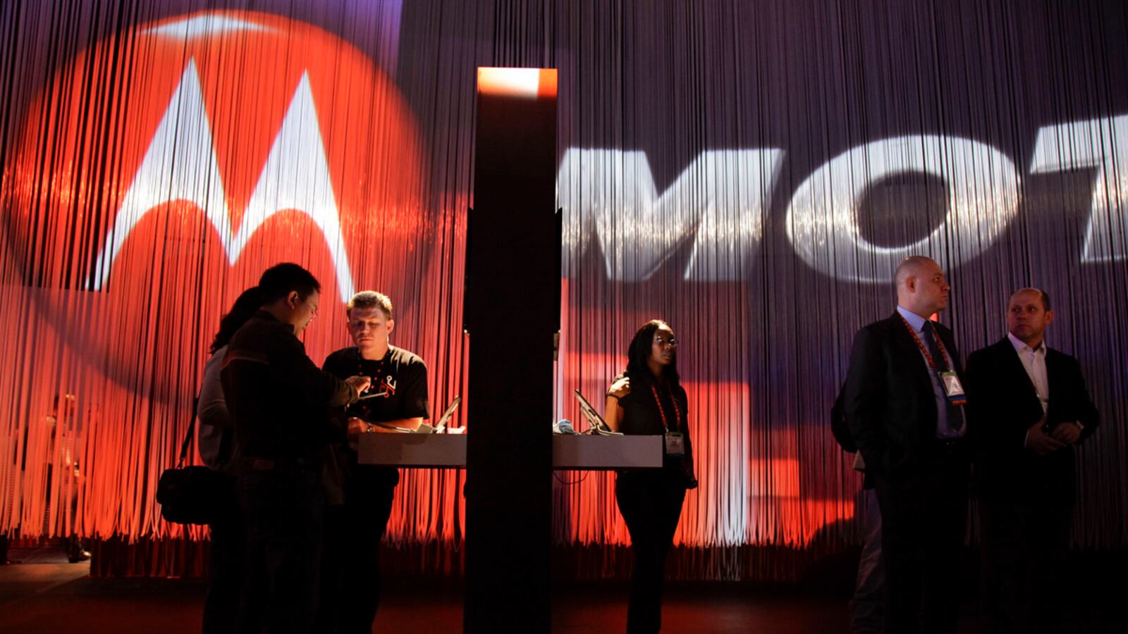 cheats/2012/08/13/google-slices-motorola-s-workforce/google-cuts-motorola-four-thousand-jobs-cheat_obh1ch