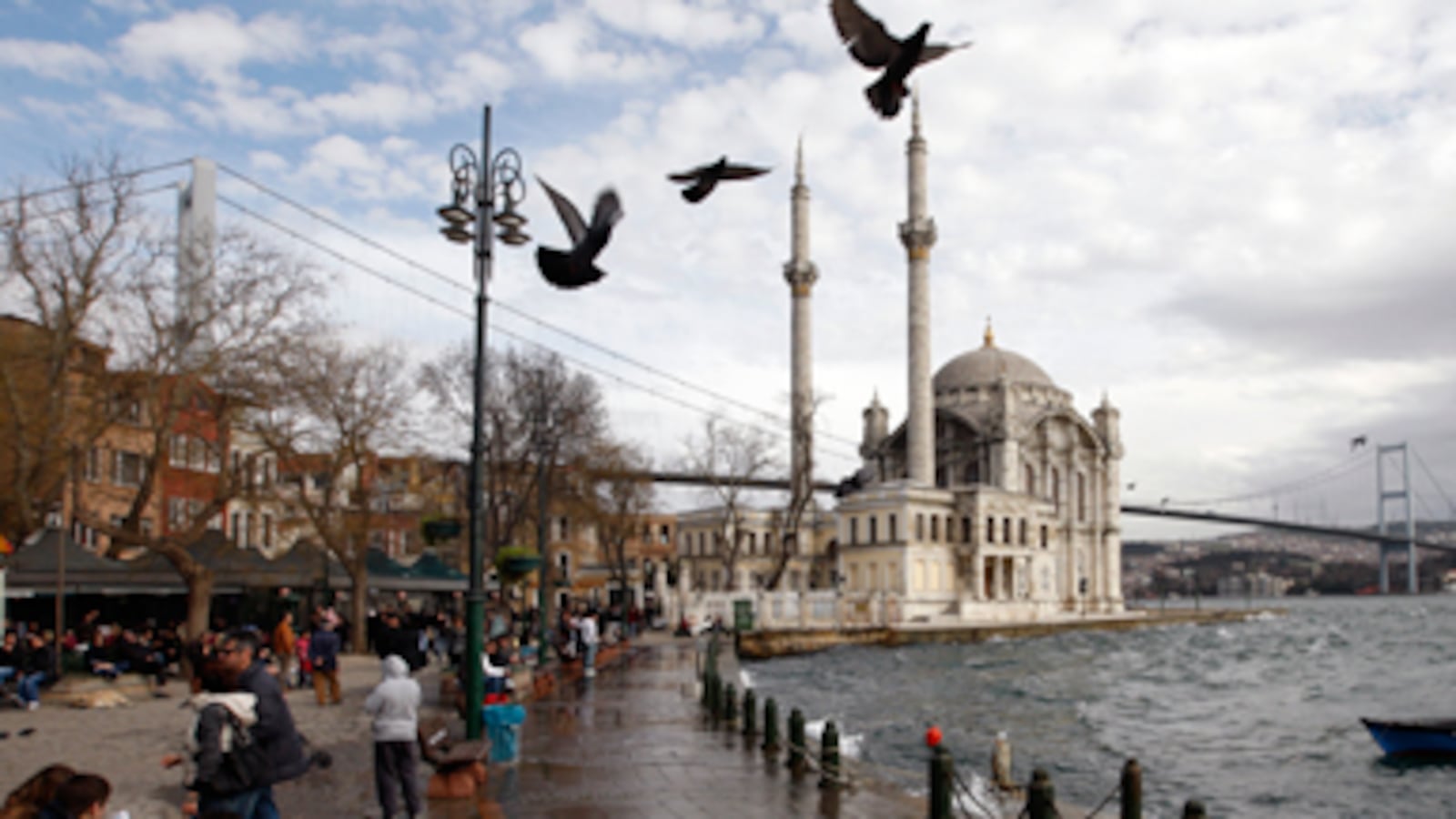 articles/2011/02/19/egypt-protests-turkeys-lessons-in-muslim-democracy/yurdakul-turkey-democracy_161277_faeqys