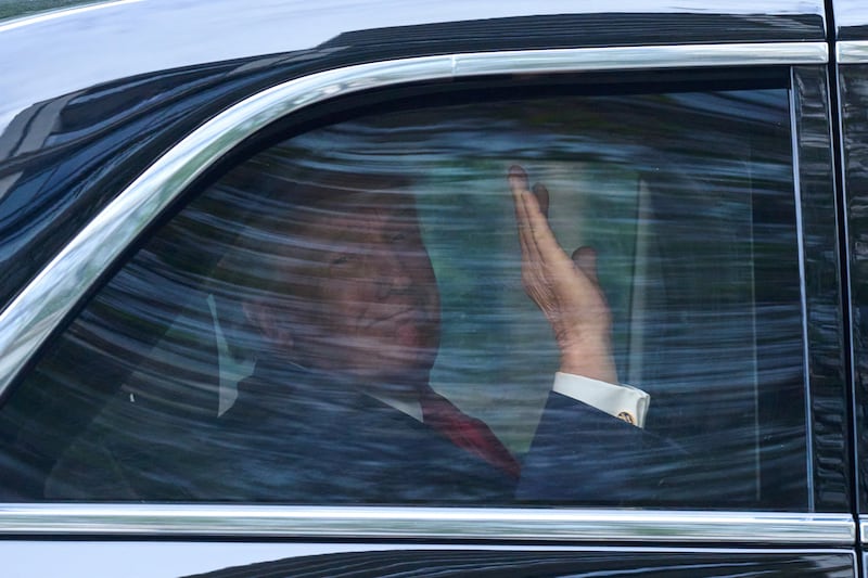 Trump departs New York