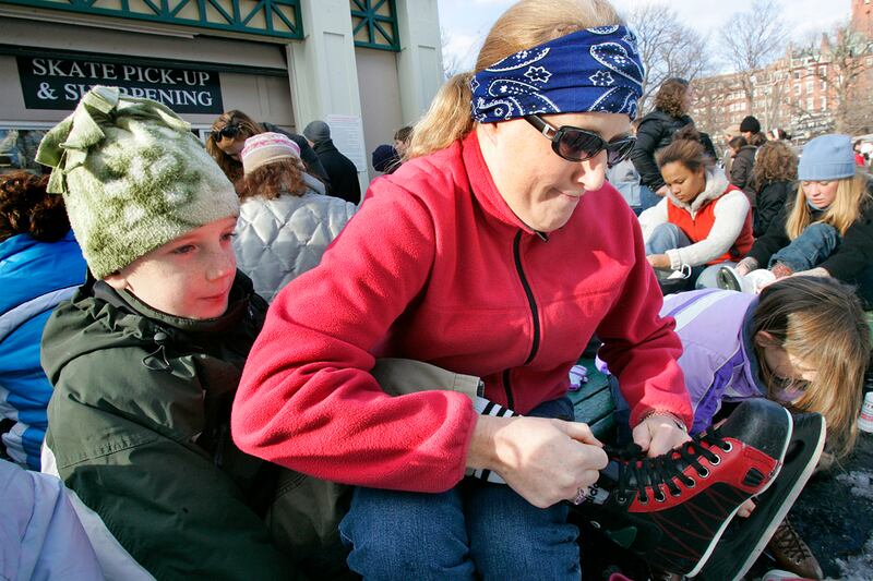 galleries/2012/01/31/super-bowl-smackdown-new-york-versus-boston/superbowl-cities-moms_ukaikn