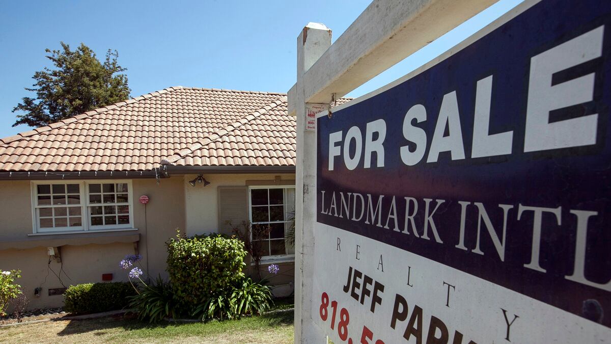 cheats/2012/10/24/389-000-in-september/existing-home-sales-up-gross_uzehvg