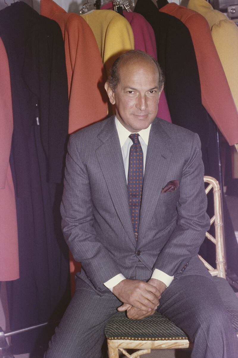 galleries/2014/10/21/oscar-de-la-renta-dead-at-82-his-life-in-photos/141020-oscar-8_ggcib7
