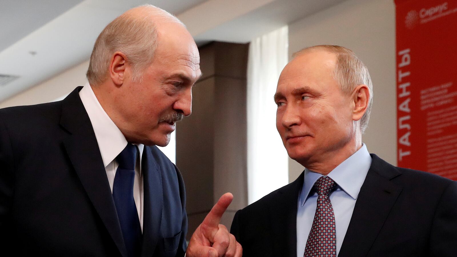 2020-08-27T112141Z_526334914_RC2BMI9DRVZC_RTRMADP_3_BELARUS-ELECTION-RUSSIA-PUTIN_r6tvp1