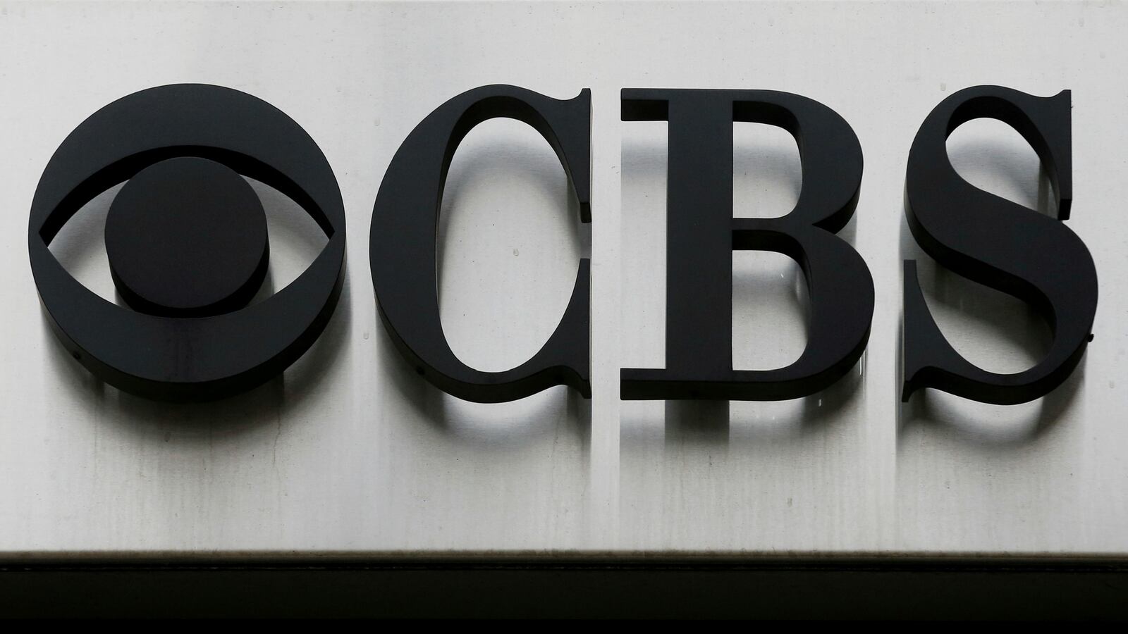 180103-cbs-fires-political-director-cheat_k0zwg0