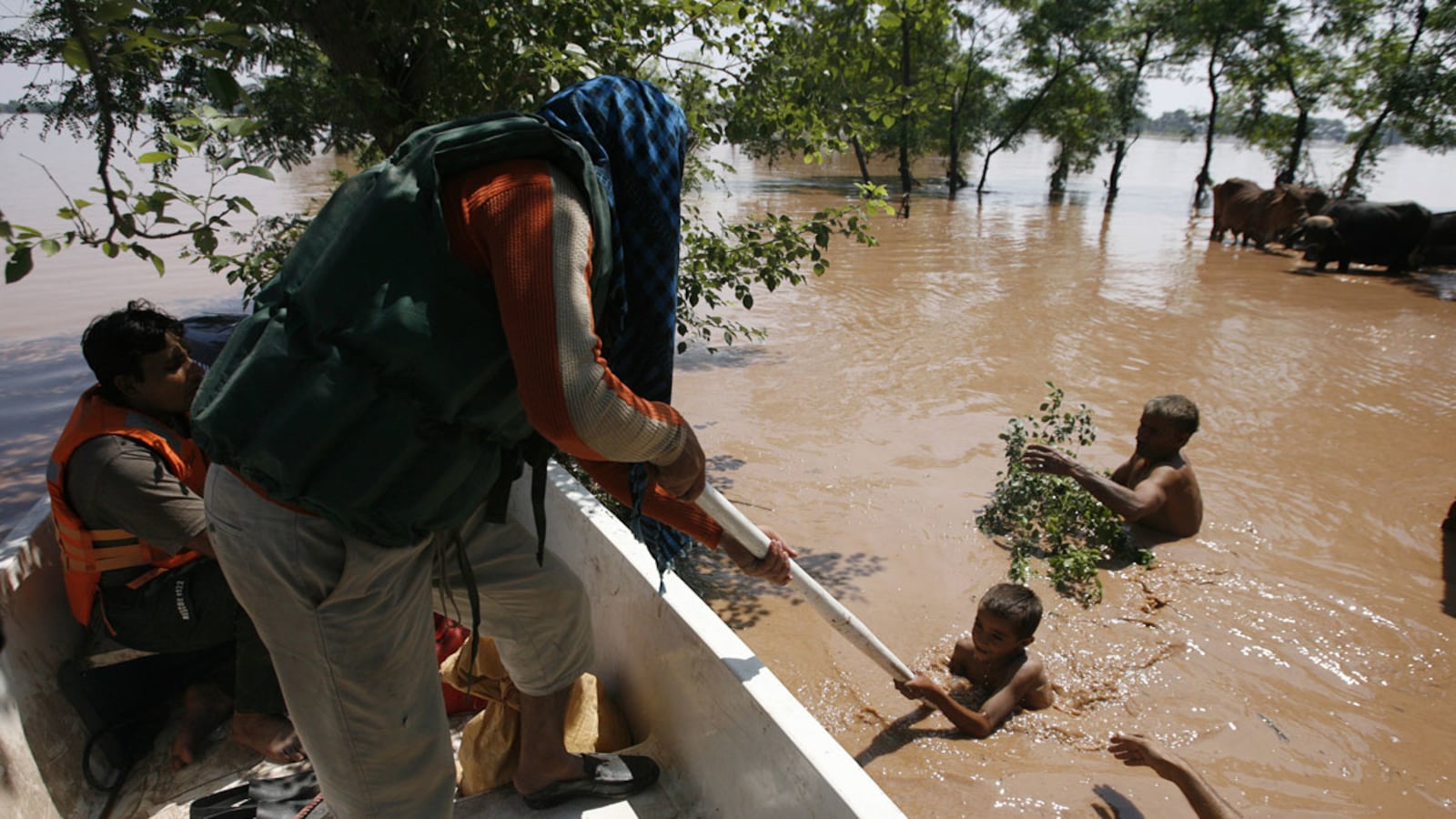 cheats/2014/09/09/kashmir-s-heavy-rains-kill-400/140909-kashmir-floods-cheat_d5q7oz