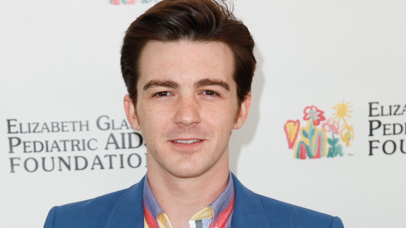 cheats/2014/01/16/drake-rips-talentless-bieber/140116-drake-bell-bieber-cheat_xktuvs