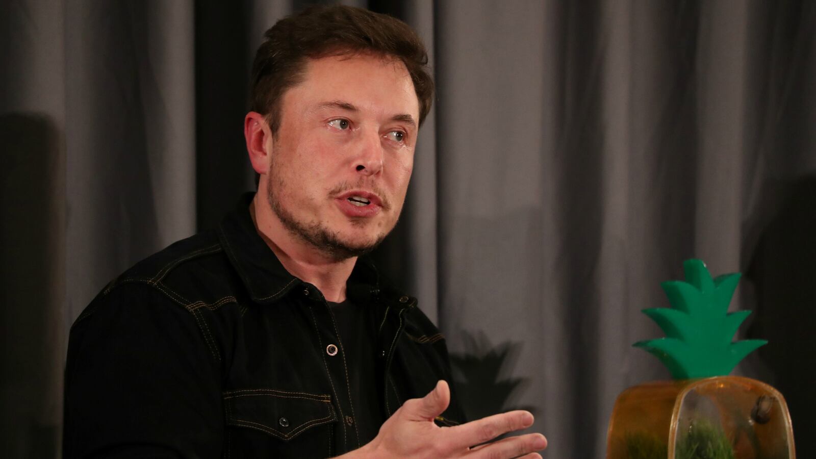 180618-elon-musk-tesla-conspiracy-cheat_d5bbkk