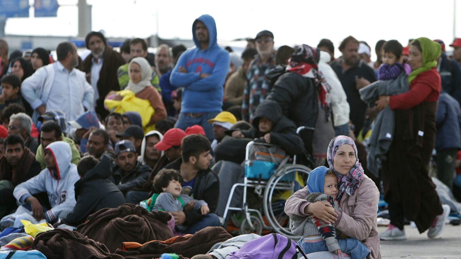 articles/2015/09/20/the-us-will-admit-100-g-refugees-in-2017-nato-should-step-in-now/150920-migrants-tease_ypmcot