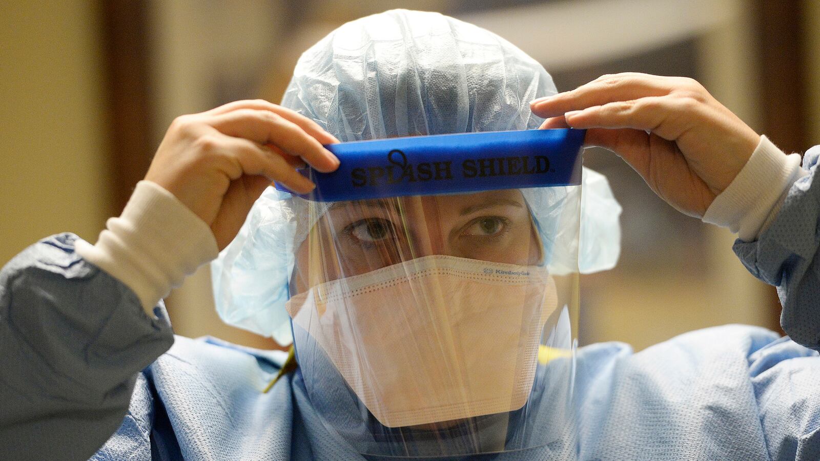 articles/2014/10/16/nurses-on-the-ebola-front-lines-are-as-brave-as-any-soldier/141015-daly-nurses-tease_aqjmh9