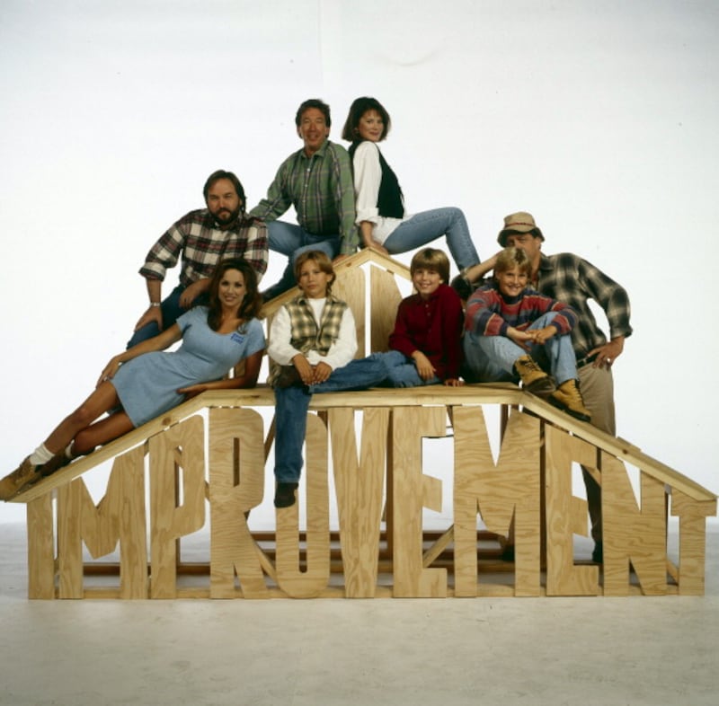 HOME IMPROVEMENT - Season 4 Gallery - Shoot Date: July 1, 1994. (Photo by ABC Photo Archives/Disney General Entertainment Content via Getty Images)
FRONT ROW: DEBBE DUNNING;JONATHAN TAYLOR THOMAS;TARAN NOAH SMITH;ZACHERY TY BRYAN
BACK ROW: RICHARD KARN;TIM ALLEN;PATRICIA RICHARDSON;EARL HINDMAN