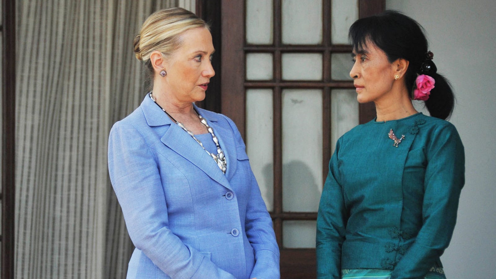 articles/2012/07/22/for-clinton-and-suu-kyi-the-honeymoon-may-be-over/clinton-suu-kyi-honeymoon-over-popham_yeskkp