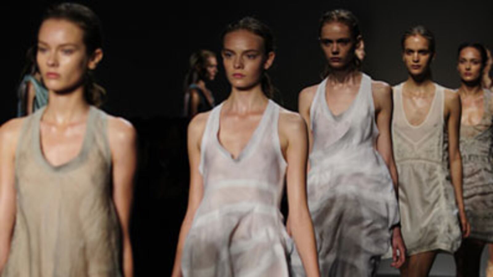 articles/2009/09/12/fashion-week-round-up/fashion-day-8---calvin-klein-topbox_salx35