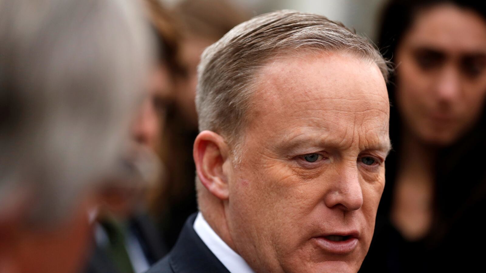 articles/2017/03/07/white-house-won-t-say-if-it-will-release-names-of-visitors/170307-Markay-Spicer-tease_uoqcpd