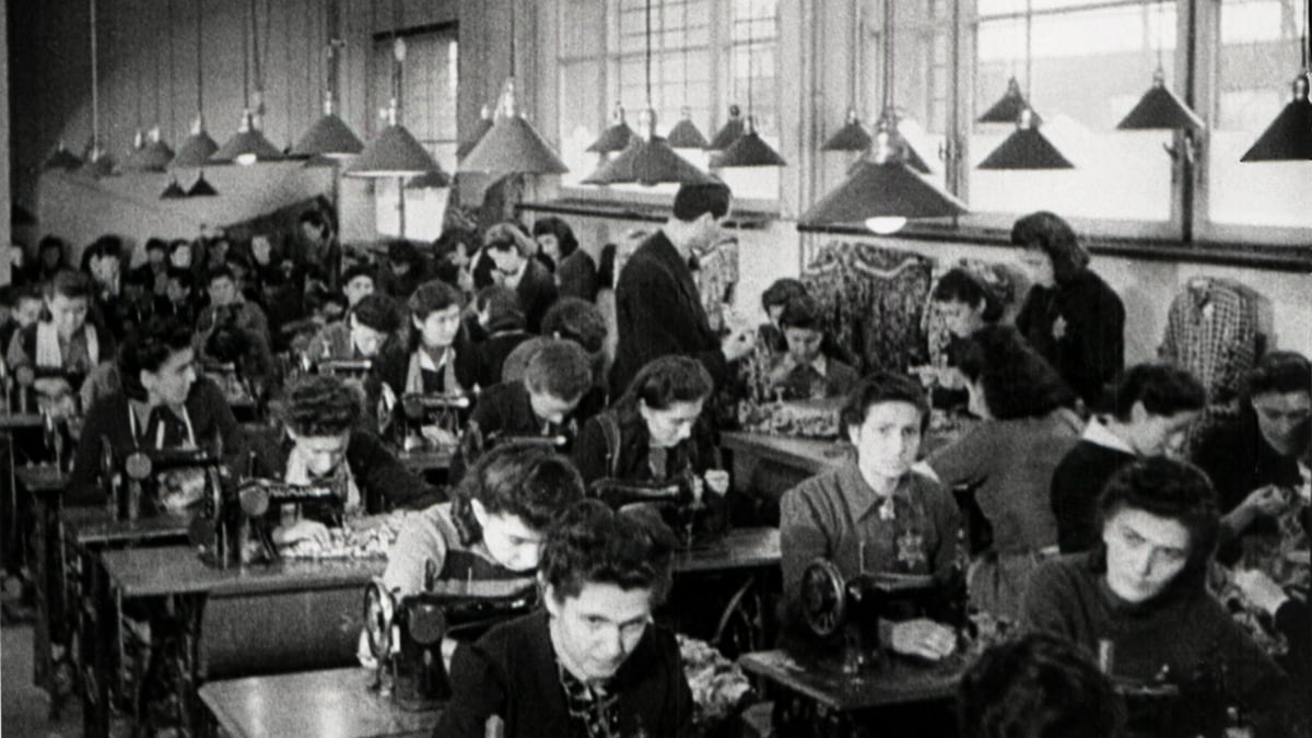 articles/2012/04/04/how-millie-werber-survived-the-holocaust-two-rings-a-story-of-love-and-war/jewish-women-poland-keller_tkhfuh