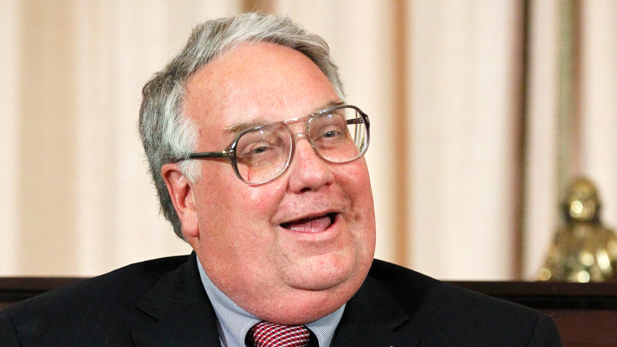 cheats/2012/05/06/buffett-s-son-slams-angry-investors/howard-buffett-cheat_alajbg