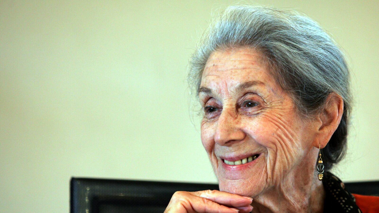 cheats/2014/07/14/nobel-winner-nadine-gordimer-dies/140714-nadine-gordimer-cheat_ougmnp