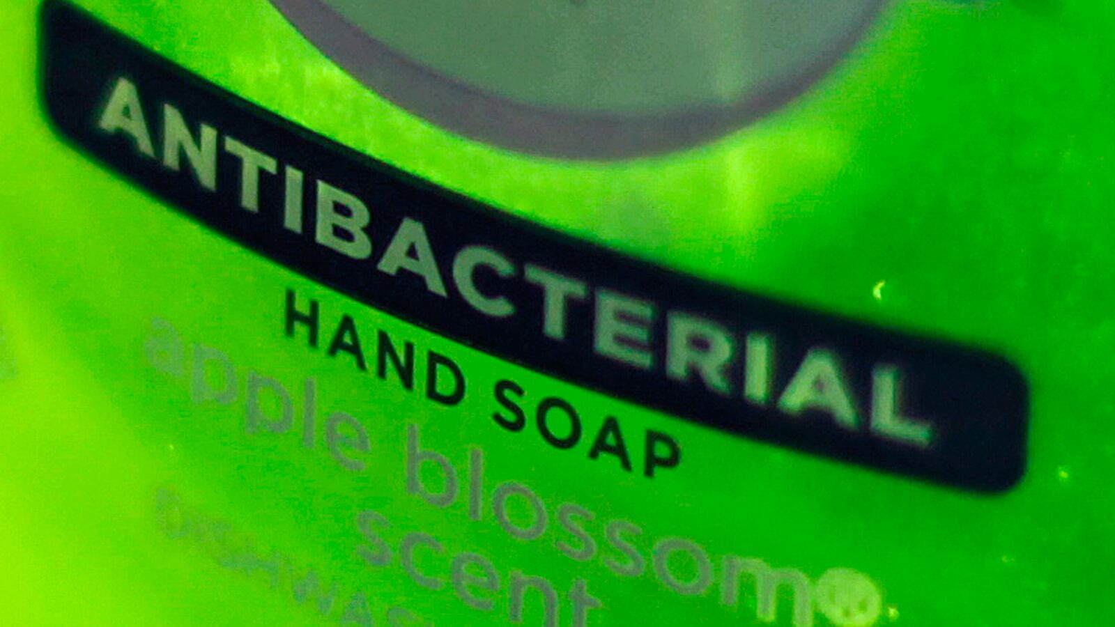 cheats/2013/12/16/fda-takes-on-soap/131216-antibacterial-soap-cheat_dpf6tg