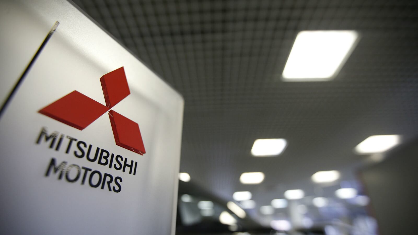 cheats/2015/07/19/mitsubishi-apologizes-to-wwii-us-pows/150719-mitsubishi-apology-pows-cheat_vyylez