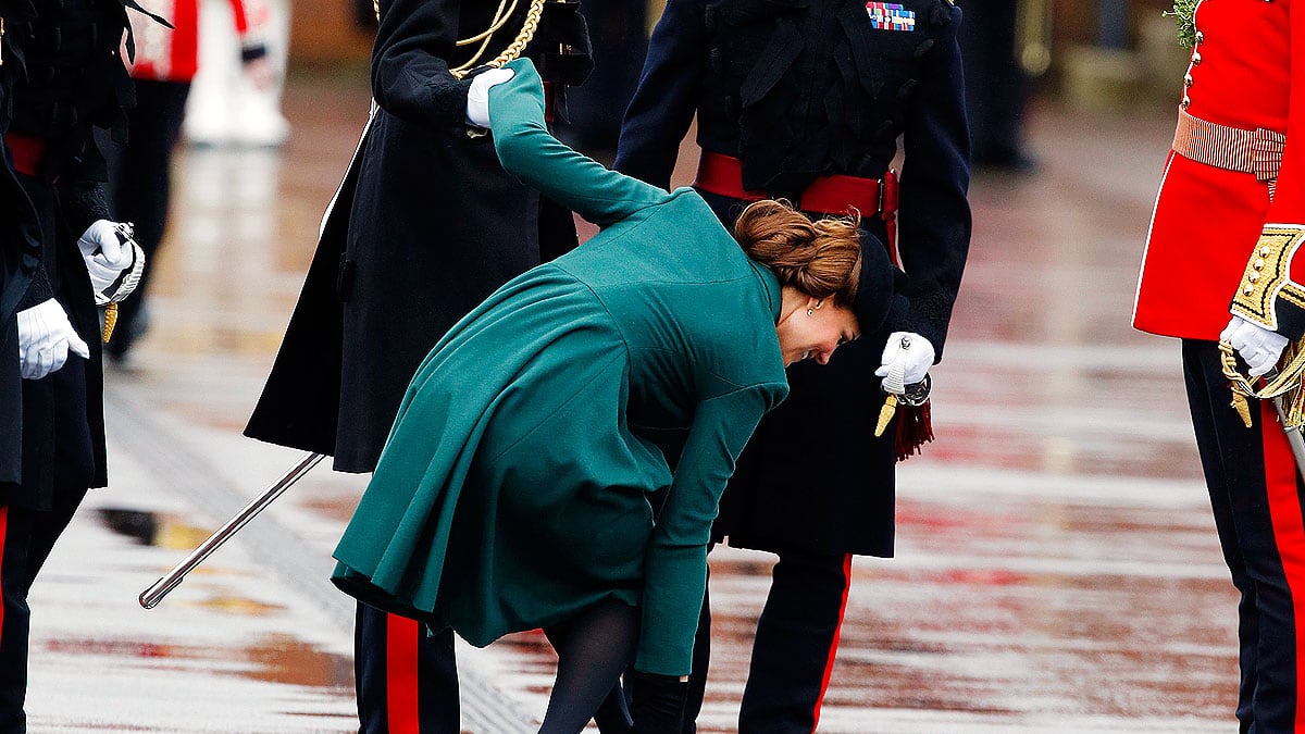 cheats/2013/03/17/kate-middleton-i-want-a-boy/130317--kate-middleton-stumble-cheat_hfrfhz