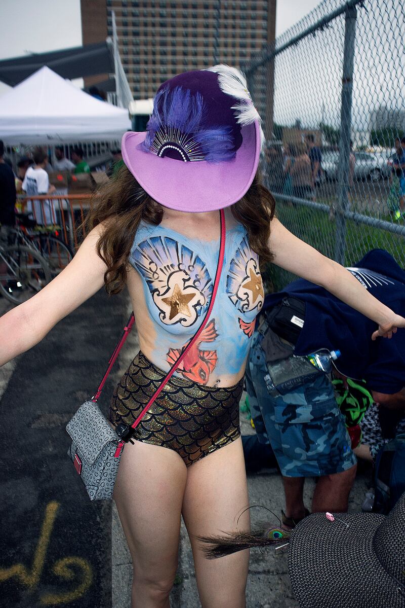 galleries/2015/06/20/seashells-sequins-and-lots-of-glitter-this-years-coney-island-mermaid-parade/150620_mermaid_parade_05_mu8yqo