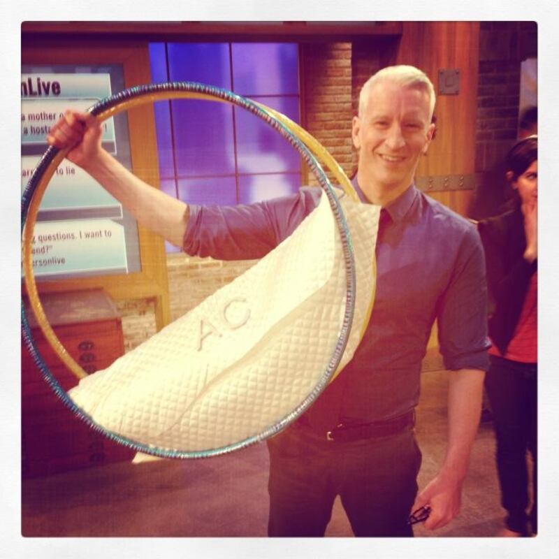 articles/2012/10/12/anderson-cooper-adopts-the-chanel-hula-hoop-bag-lagerfeld-talks-eating-disorders/C-_fakepath_fE3qkjoN_pxqpaf