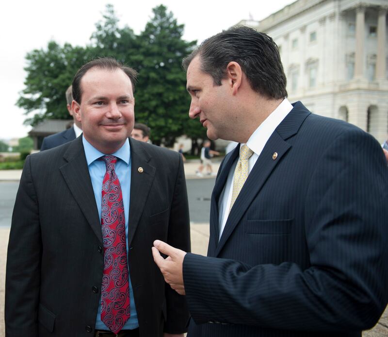 articles/2013/10/15/wackobirds-don-t-show-up-to-gop-senate-meeting/131007-powers-gop-box_soyzp1