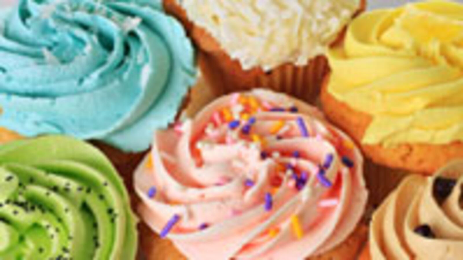 cheats/2011/11/22/bakery-terrorized-by-groupon-deal/powers-food-trends---cupcakes_qfaft8