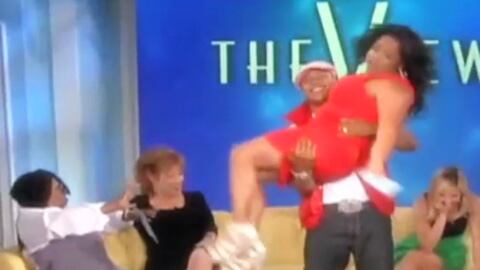 videos/2010/05/13/ll-cool-j-bench-presses-the-view-ladies/view-benchpress-120_ptg9qa