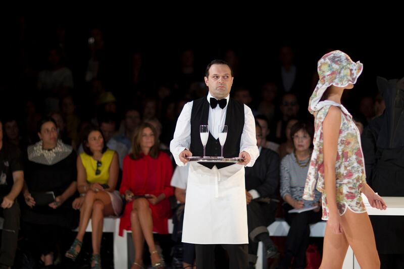 galleries/2011/10/06/backstage-paris-fashion-week-photos/backstage-paris-fashion-week-12_wzpbc0