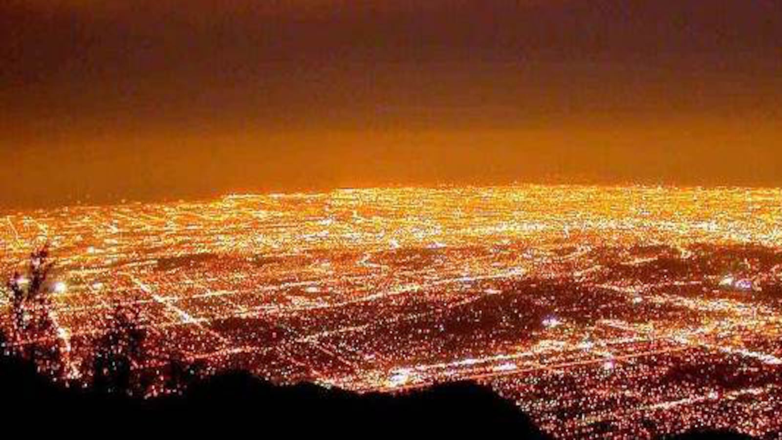 articles/2013/06/20/los-angeles-has-swapped-out-140-000-street-lights-for-highly-efficient-leds/130619-LED-lights-01_gtdeh2