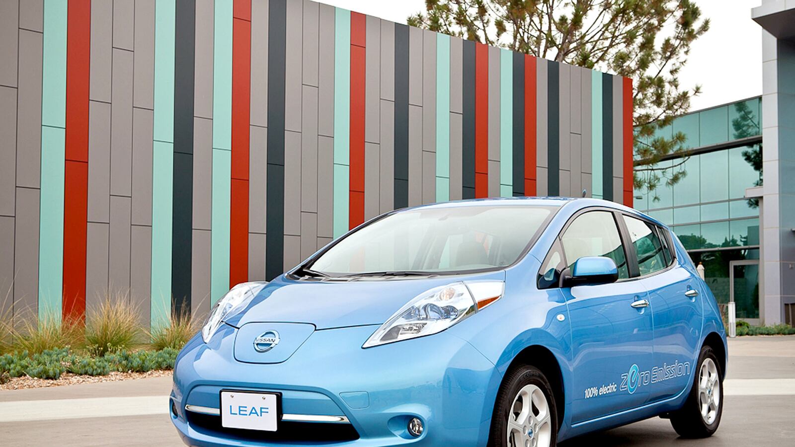 articles/2013/05/02/nissan-leaf-leads-growth-in-april-electric-car-sales/130502-green-nissan-leaf-tease_jp6y9d
