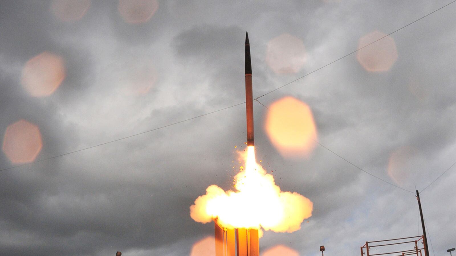 cheats/2011/12/31/u-s-sells-arms-to-iran-neighbors0/us-sells-missiles-to-uae-cheat_utacjh