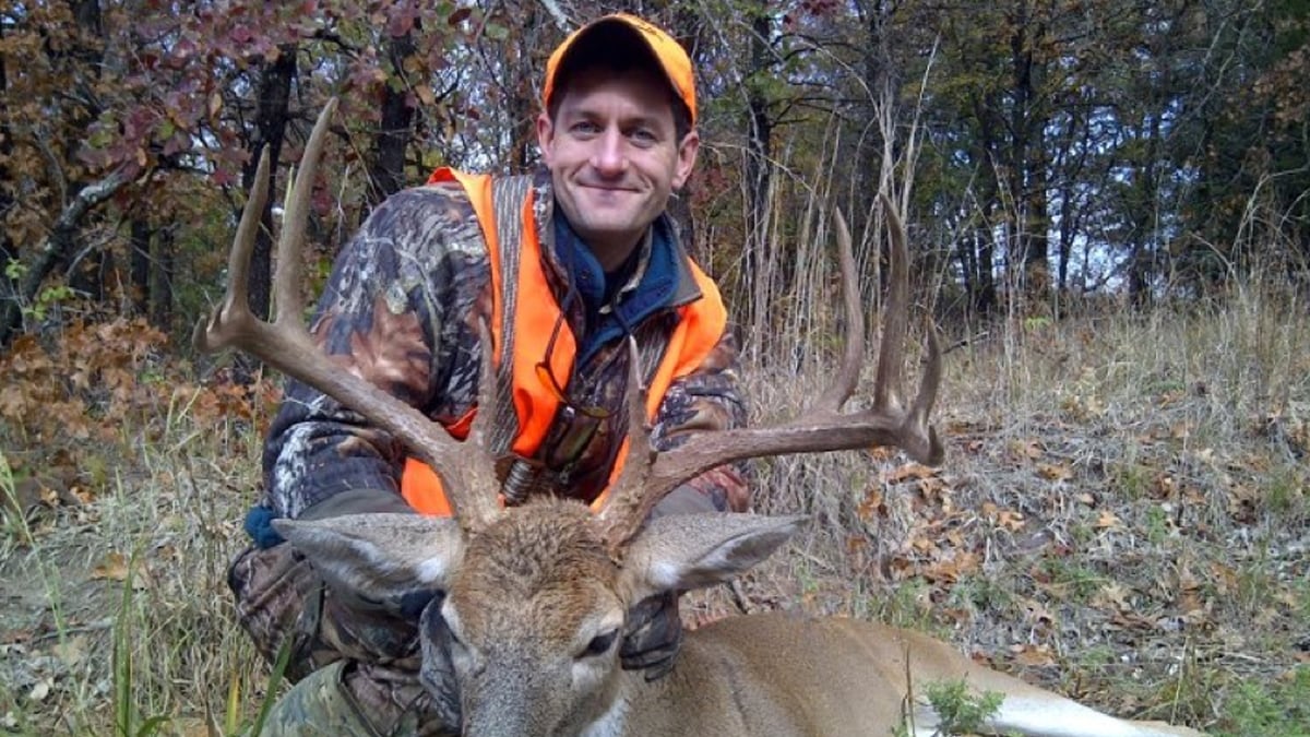 articles/2012/08/16/paul-ryan-s-bow-hunting-bump/ron-paul-hunter-dana_djyxdb
