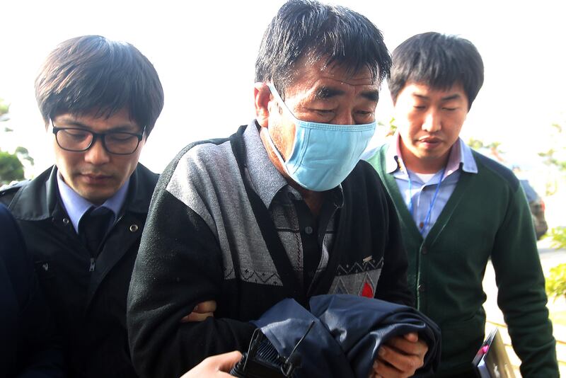 articles/2014/04/22/south-korea-s-ferry-disaster-gives-us-a-new-cowardly-captain-to-hate/140421-nadeau-ferry-tease_x49ua8