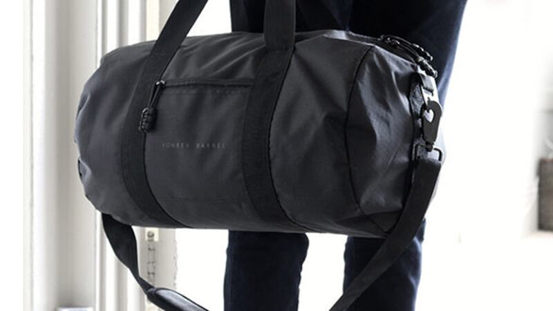 2017-06-15-BomberBarrelDuffelBag-MainImage_honlgc